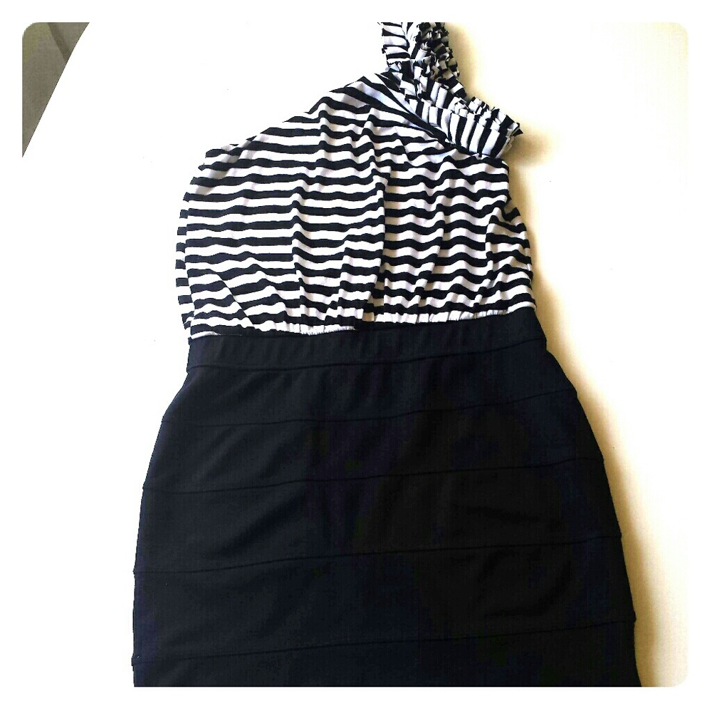 Caché one shoulder dress